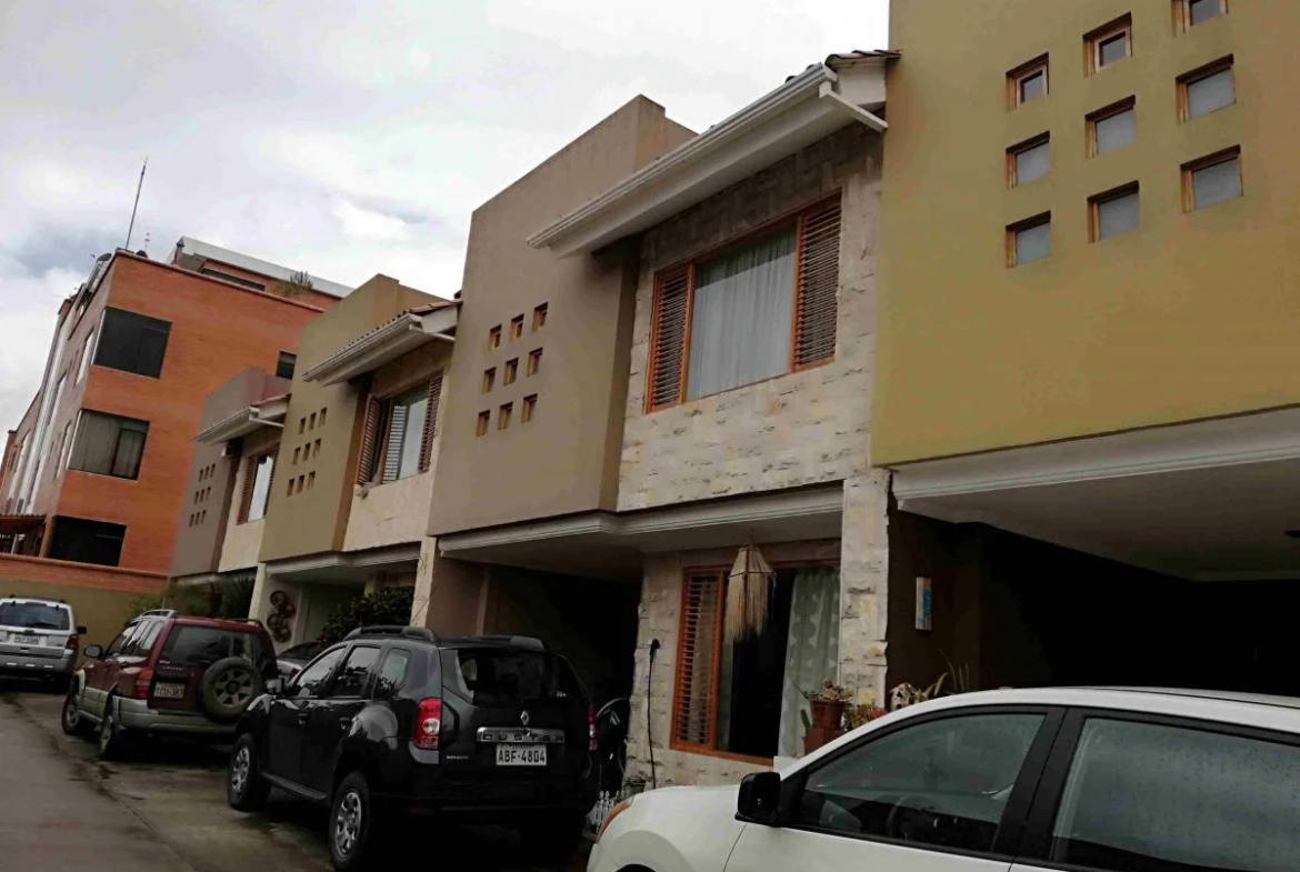 Casa Cuenca Sector Primero de Mayo Urb. Privada 192063CE