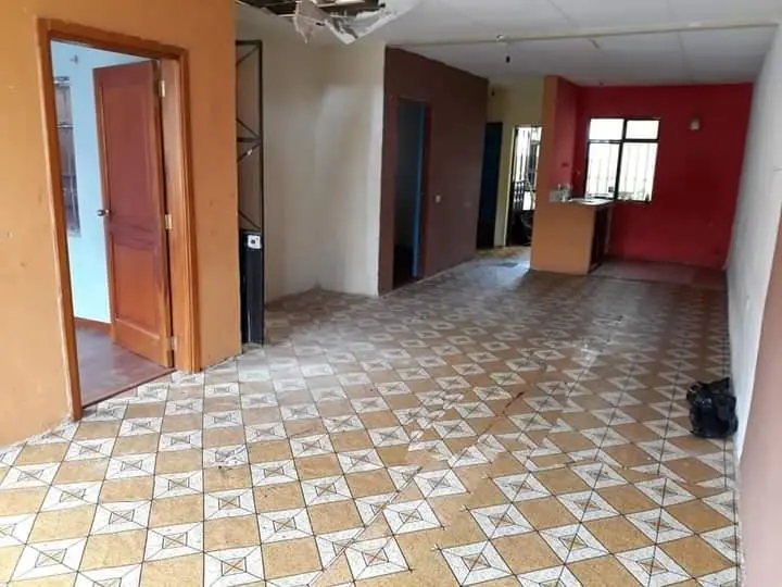 Casa Rentera 200 m² Cuenca sector Monay CE-18817
