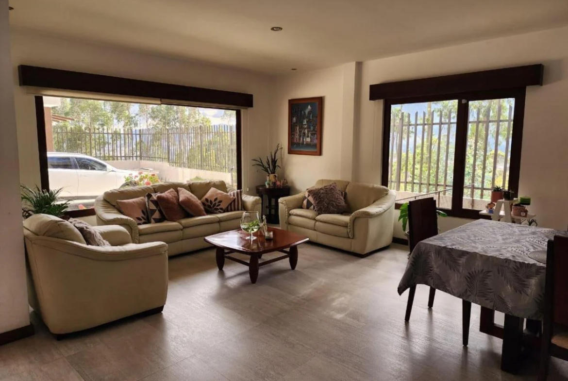Casa en Venta en Condominio Privado Cerca Colegio Santana