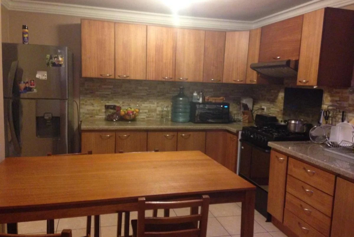 Casa Cuenca Sector Primero de Mayo Urb. Privada 192063CE