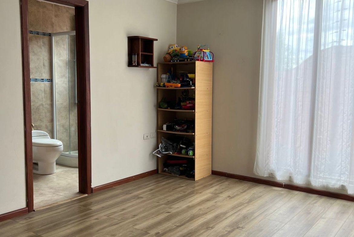 𝗔𝗺𝗽𝗹𝗶𝗮 𝗖𝗮𝘀𝗮 𝗰𝗼𝗻 𝗲𝘀𝗽𝗮𝗰𝗶𝗼 𝗩𝗲𝗿𝗱𝗲 + 𝗠𝗶𝗻𝗶 𝗗𝗲𝗽𝗮𝗿𝘁𝗮𝗺𝗲𝗻𝘁𝗼 + 𝗘𝘀𝘁𝗿𝘂𝗰𝘁𝘂𝗿𝗮 𝗽𝗮𝗿𝗮 𝘀𝗲𝗴𝘂𝗻𝗱𝗮 𝘃𝗶𝘃𝗶𝗲𝗻𝗱𝗮