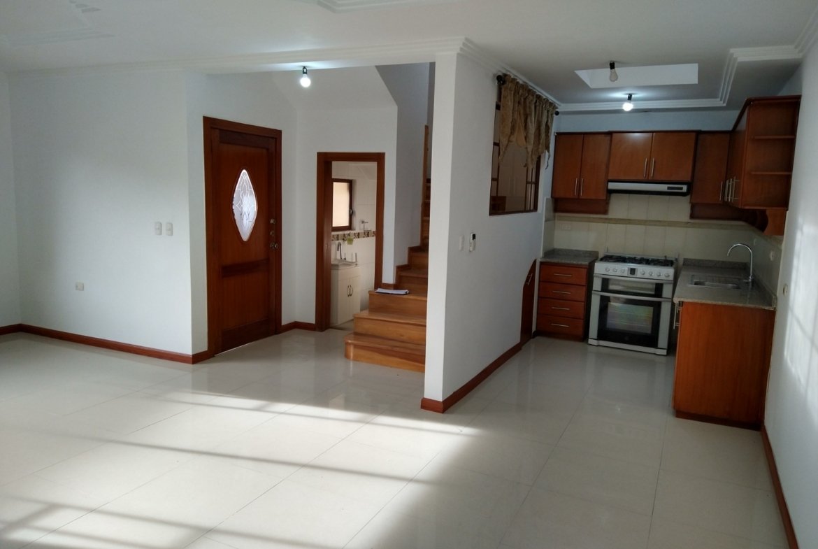 Casa Av del Tejar 3 pisos
