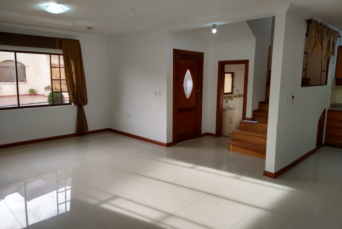 Casa Av del Tejar 3 pisos