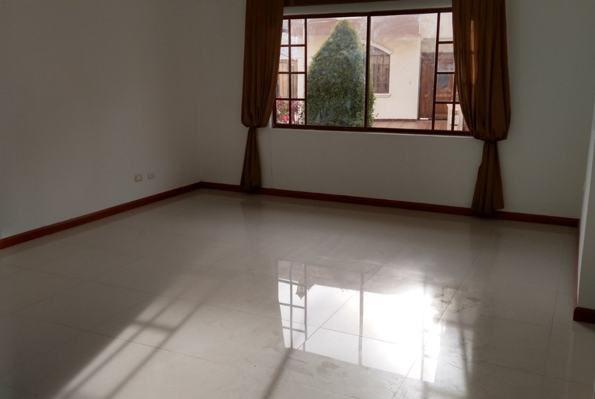 Casa Av del Tejar 3 pisos