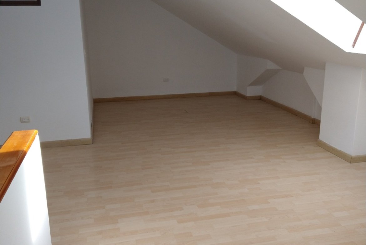 Casa Av del Tejar 3 pisos