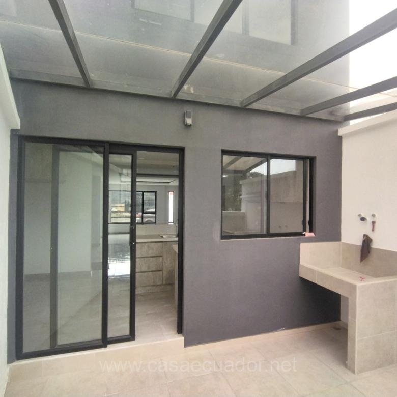 Casa por Estrenar en Venta Control Sur Cuenca