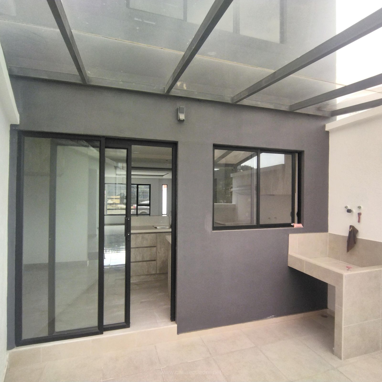 Casa por Estrenar en Venta Control Sur Cuenca
