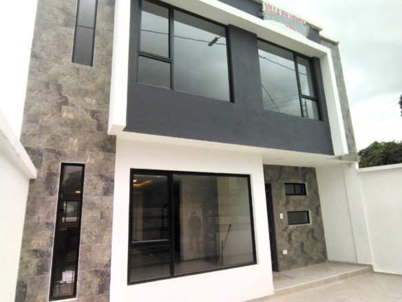 Casa por estrenar en venta Control Sur Cuenca
