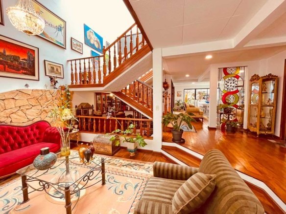 casa en venta en Cuenca Ecuador Av Ordóñez Lasso