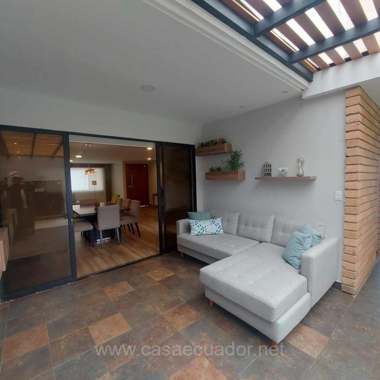 Casa de 3 Dormitorios en Venta en Puertas del Sol, Cuenca