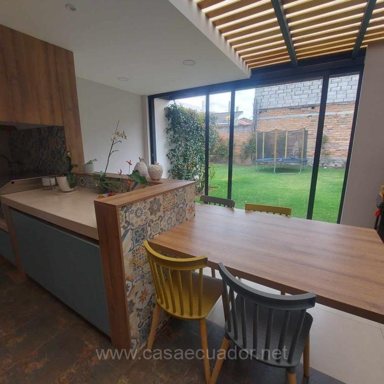 Casa de 3 Dormitorios en Venta en Puertas del Sol, Cuenca