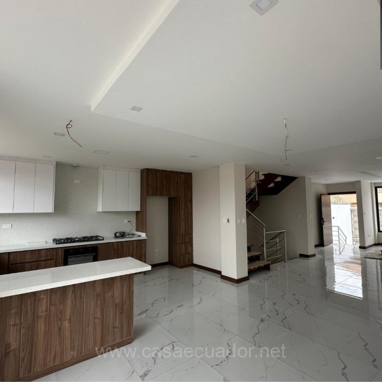 Casa Independiente en Venta Sector EMOV Misicata Cuenca
