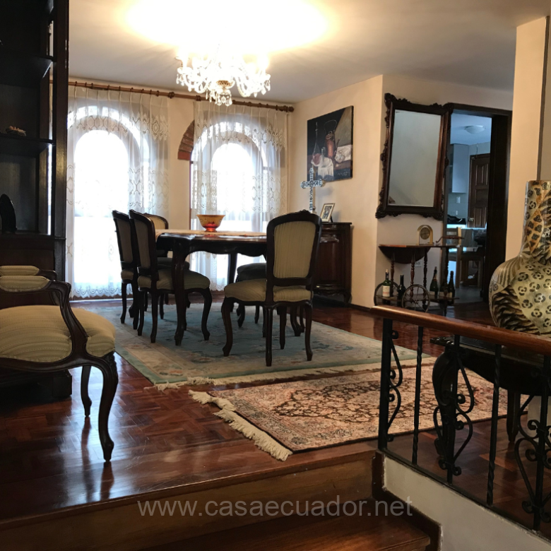 Casa con Departamento Independiente en Venta Batán Bajo Quito
