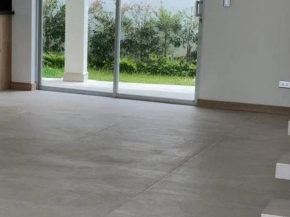 Casa en renta en conjunto privado Tanda Nayón con jardín