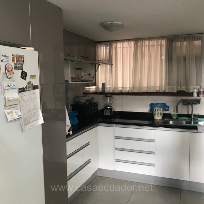 Casa con Departamento Independiente en Venta Batán Bajo Quito