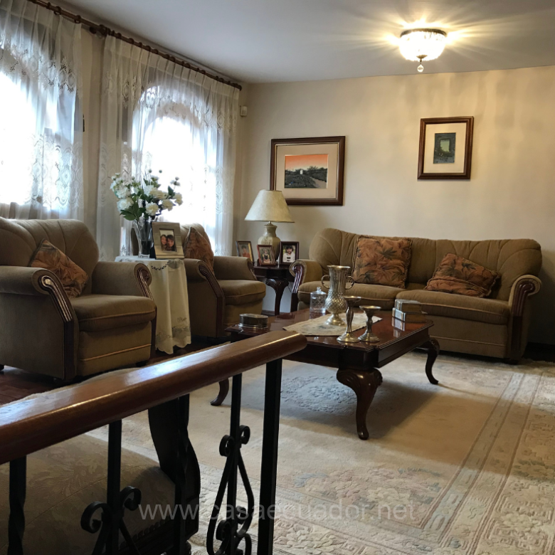 Casa con Departamento Independiente en Venta Batán Bajo Quito