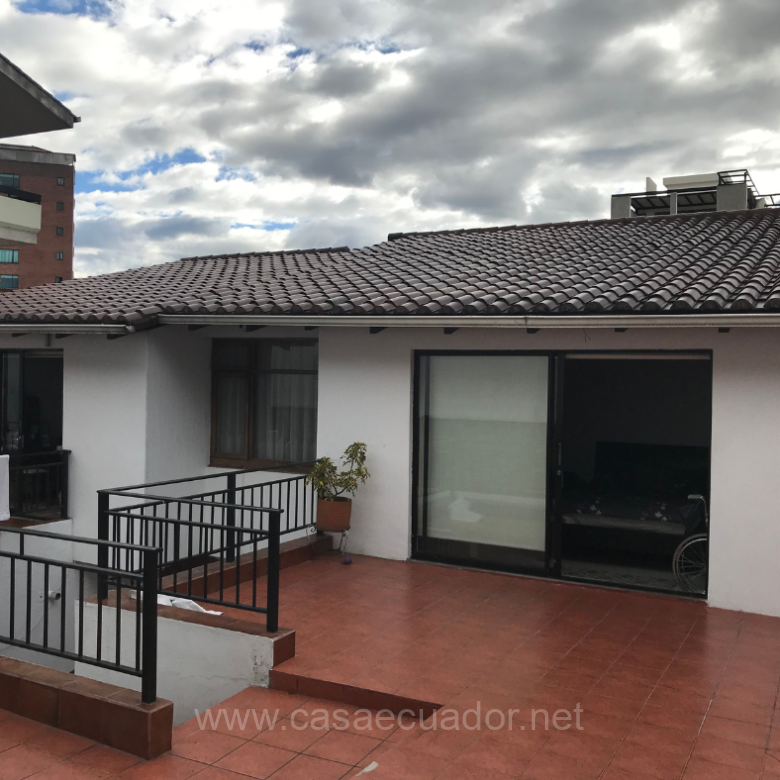 Casa con Departamento Independiente en Venta Batán Bajo Quito
