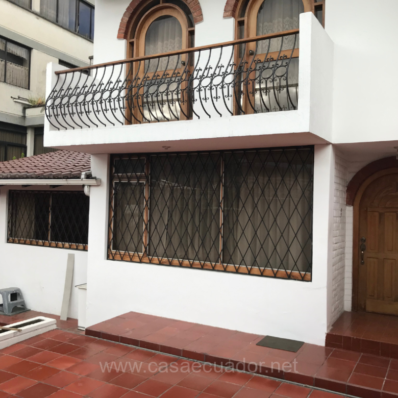 Casa con departamento independiente en venta Batán Bajo Quito
