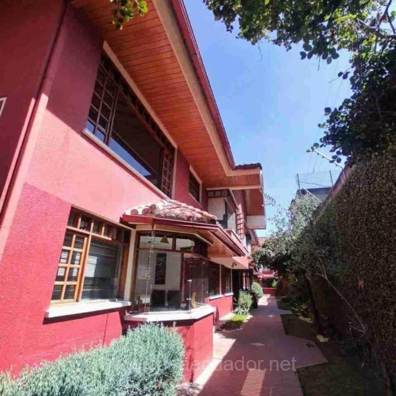 Casa de 4 Dormitorios en Venta Conjunto Ponceano Quito