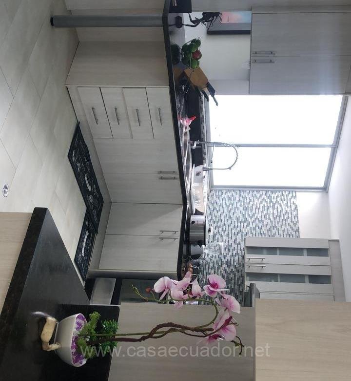Casa de Lujo con Piscina en Venta Tanda Nayón Quito
