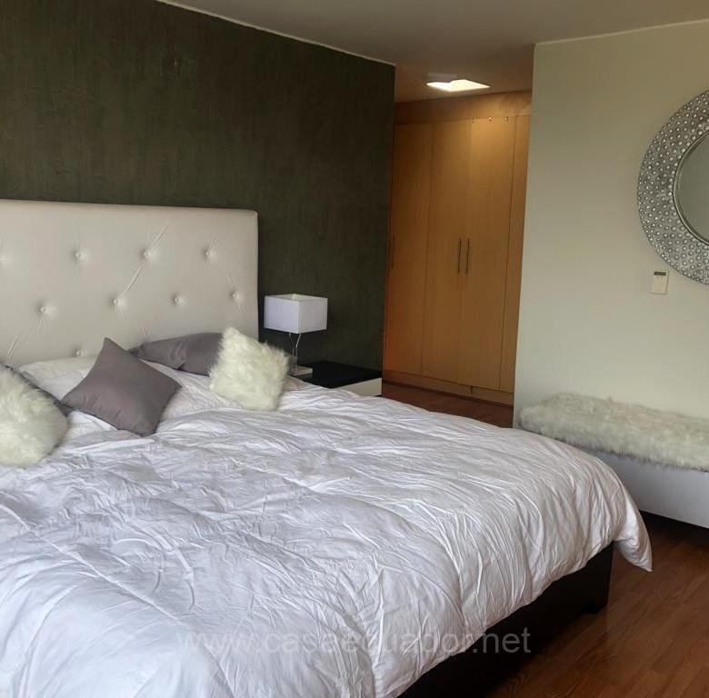 Casa de Lujo con Piscina en Venta Tanda Nayón Quito
