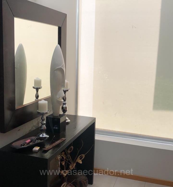 Casa de Lujo con Piscina en Venta Tanda Nayón Quito
