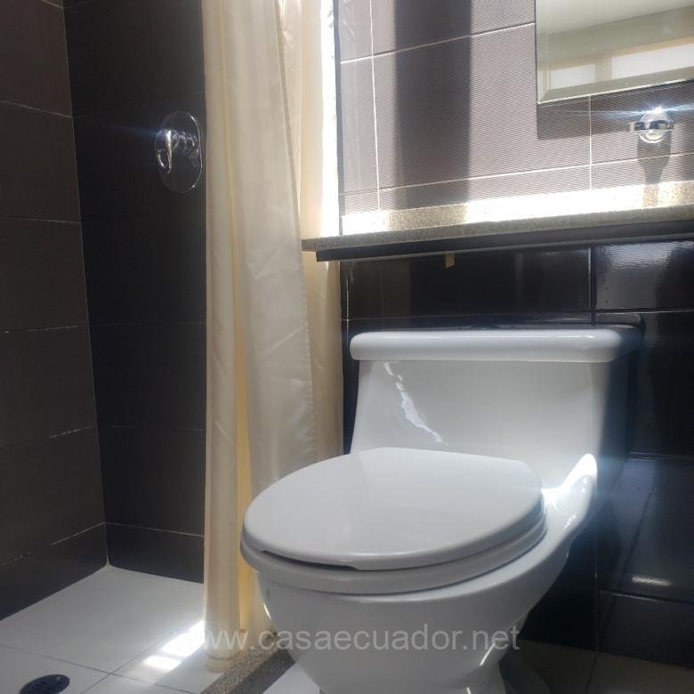 Casa de 3 Dormitorios en Venta Urbanización Los Viñales Tumbaco