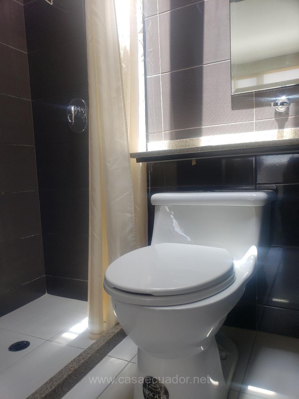 Casa de 3 Dormitorios en Venta Urbanización Los Viñales Tumbaco