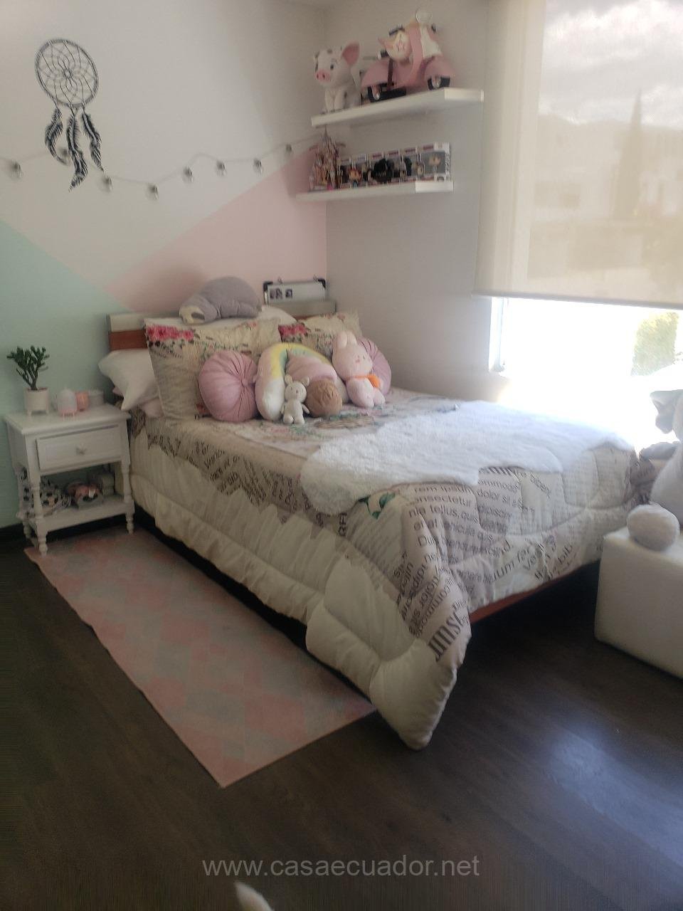 Casa de 3 Dormitorios en Venta Urbanización Los Viñales Tumbaco