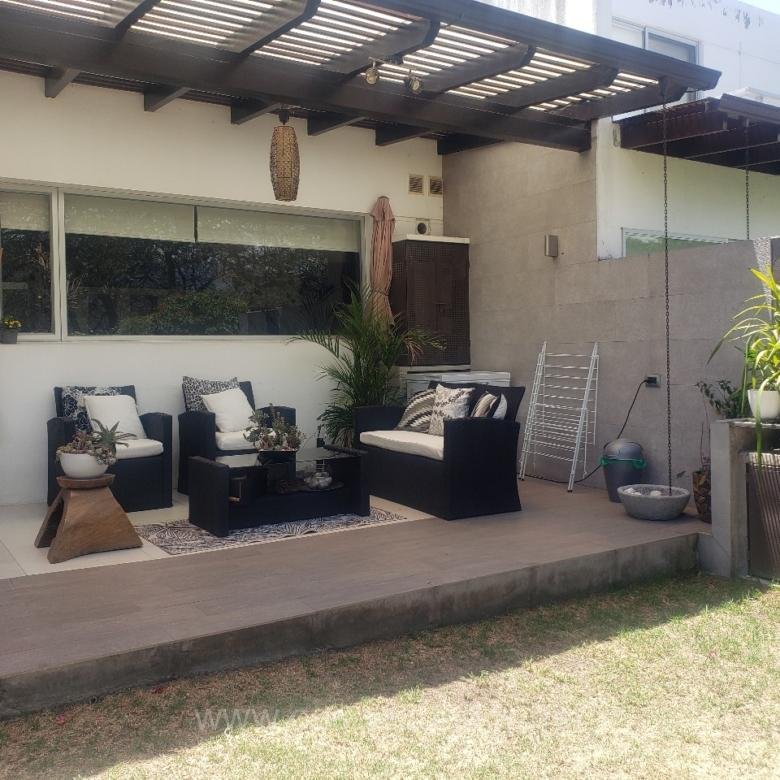 Casa de 3 Dormitorios en Venta Urbanización Los Viñales Tumbaco