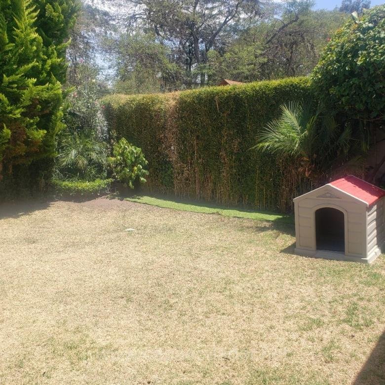 Casa de 3 Dormitorios en Venta Urbanización Los Viñales Tumbaco