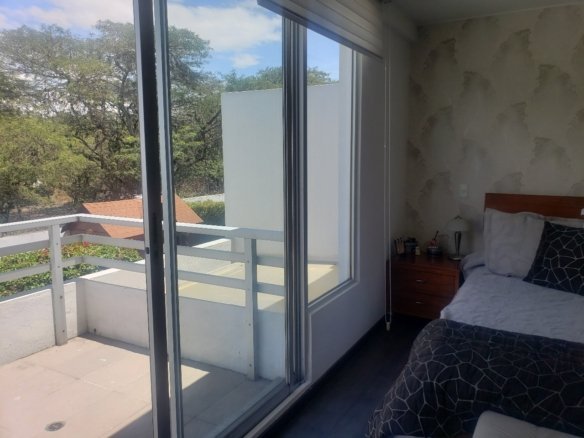 Casa en venta urbanización Los Viñales Tumbaco con jardines
