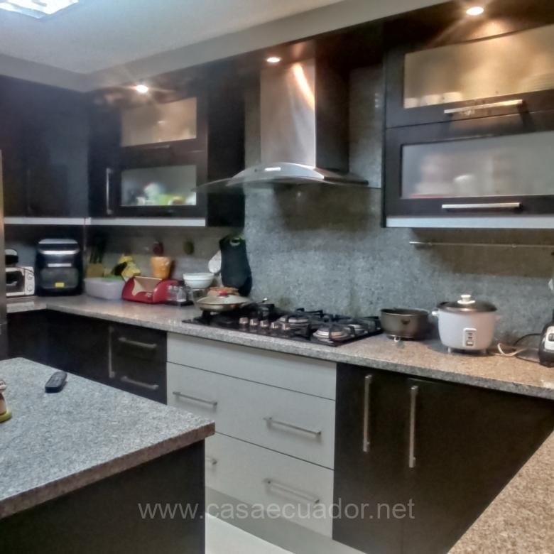Casa Amplia de 380 m² en Venta en Totoracocha Cuenca