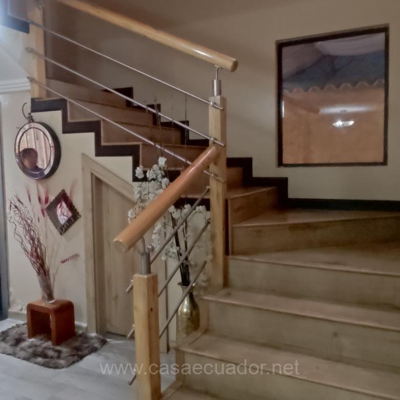 Casa Amplia de 380 m² en Venta en Totoracocha Cuenca