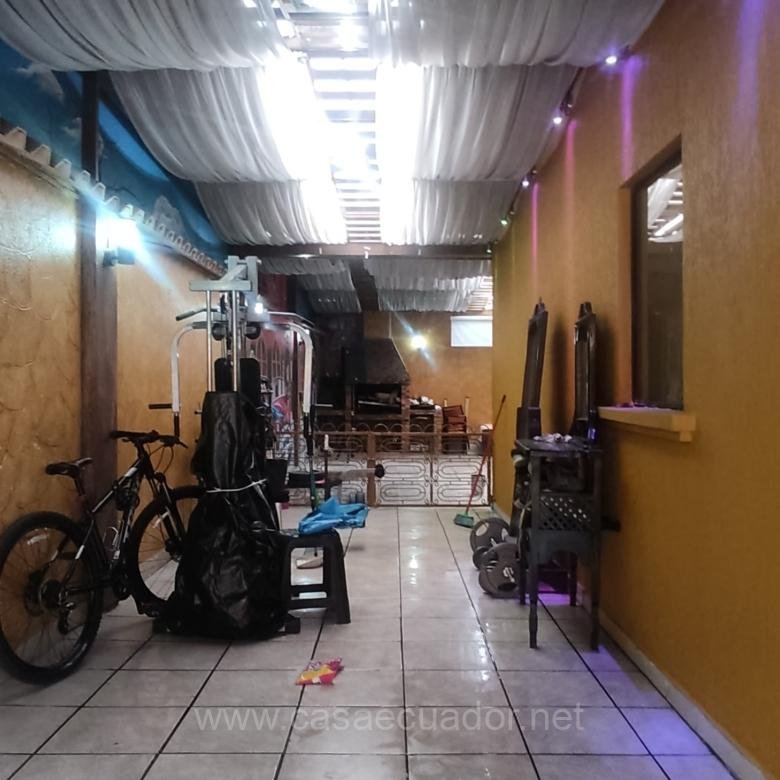 Casa amplia en venta en Totoracocha Cuenca con 380 m² de construcción