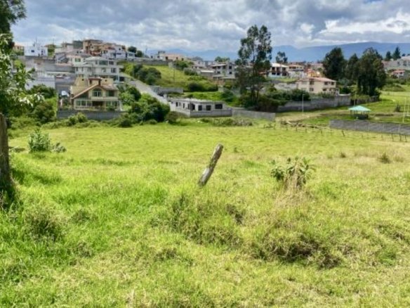 Terreno en venta Valle de Los Chillos sector Mansión Samzara