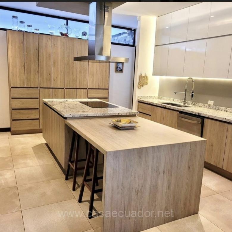 Casa de Lujo en Venta Sector Hilacril Tumbaco