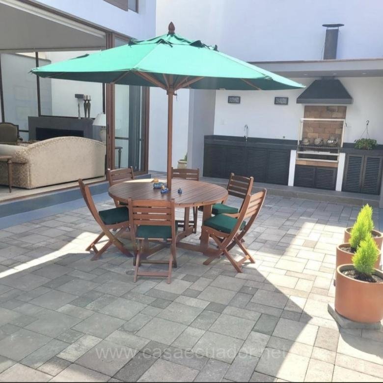 Casa de Lujo en Venta Sector Hilacril Tumbaco