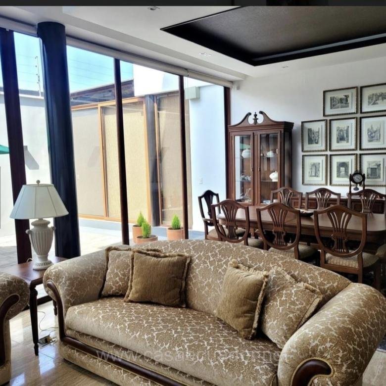 Casa de Lujo en Venta Sector Hilacril Tumbaco