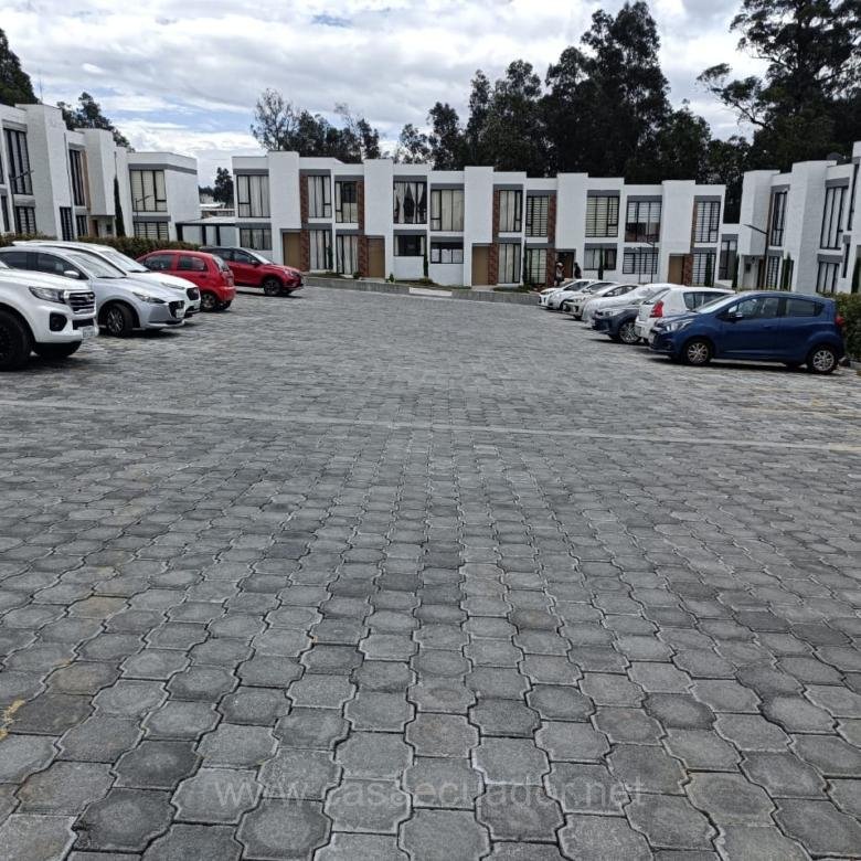 Casa de 2 Dormitorios en Venta Conocoto Valle de Los Chillos