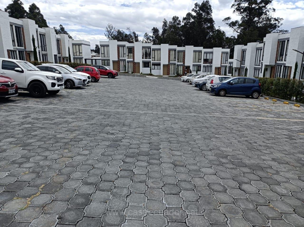 Casa de 2 Dormitorios en Venta Conocoto Valle de Los Chillos