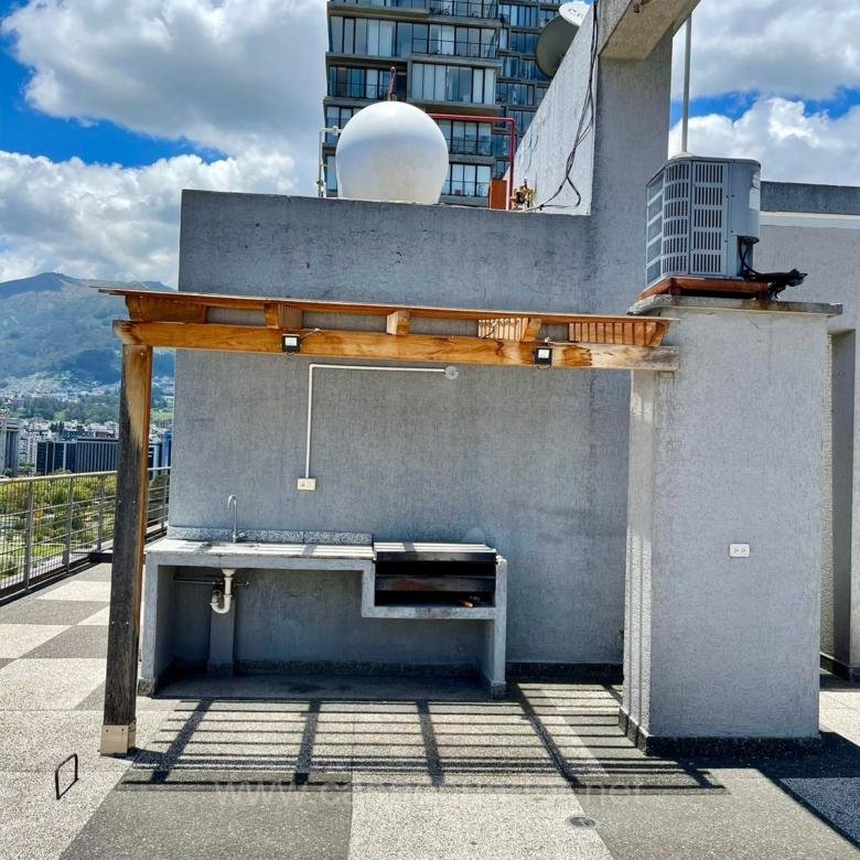 Departamento Amoblado de 2 Dormitorios en Venta República del Salvador Quito