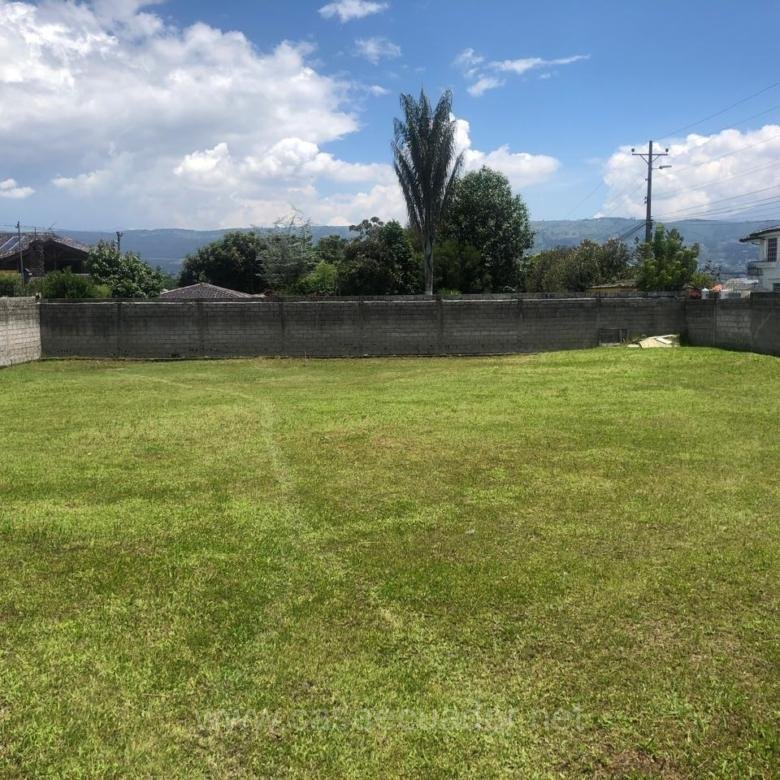 Terreno esquinero en venta en San Rafael Valle de Los Chillos
