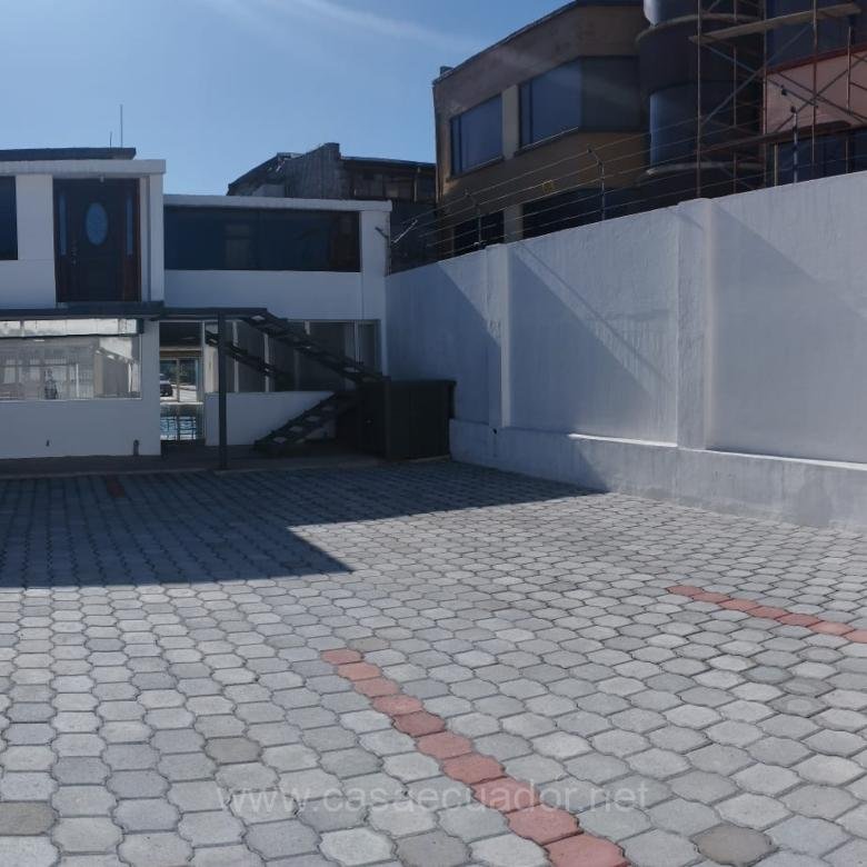 Local comercial en venta en San Rafael Sangolquí cerca de San Luis Shopping