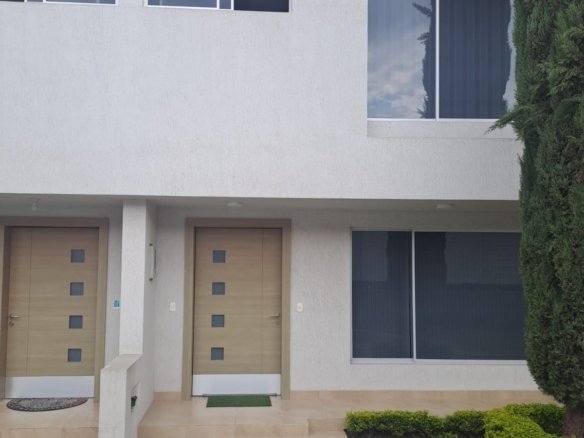 Casa en venta en Pusuquí Quito con terraza y área BBQ