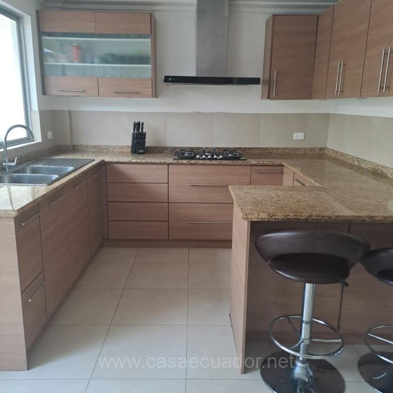 Casa en venta en Pusuquí Quito con terraza y área BBQ