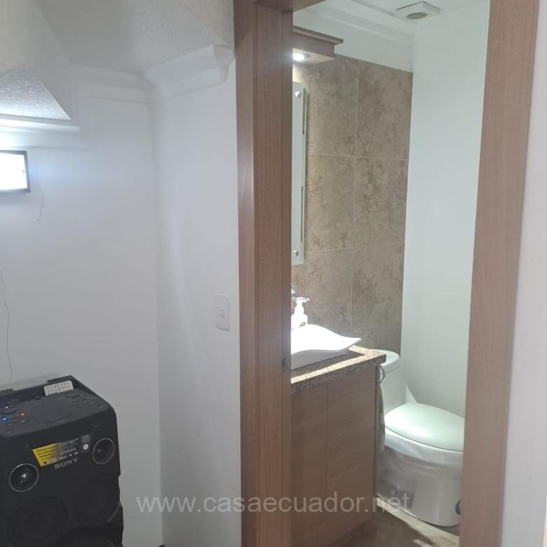 Casa en venta en Pusuquí Quito con terraza y área BBQ