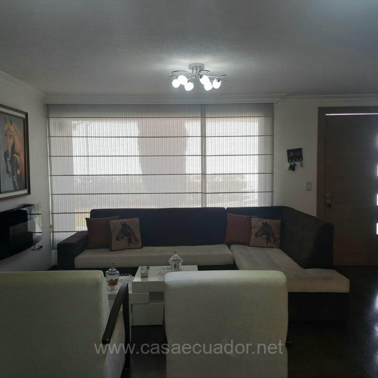 Casa en venta en Pusuquí Quito con terraza y área BBQ