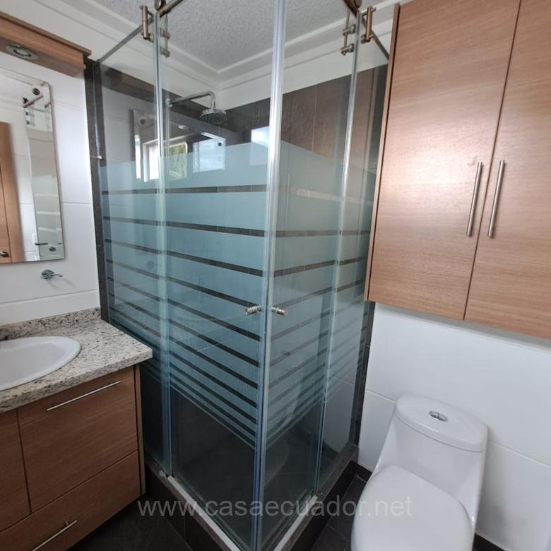 Casa en venta en Pusuquí Quito con terraza y área BBQ