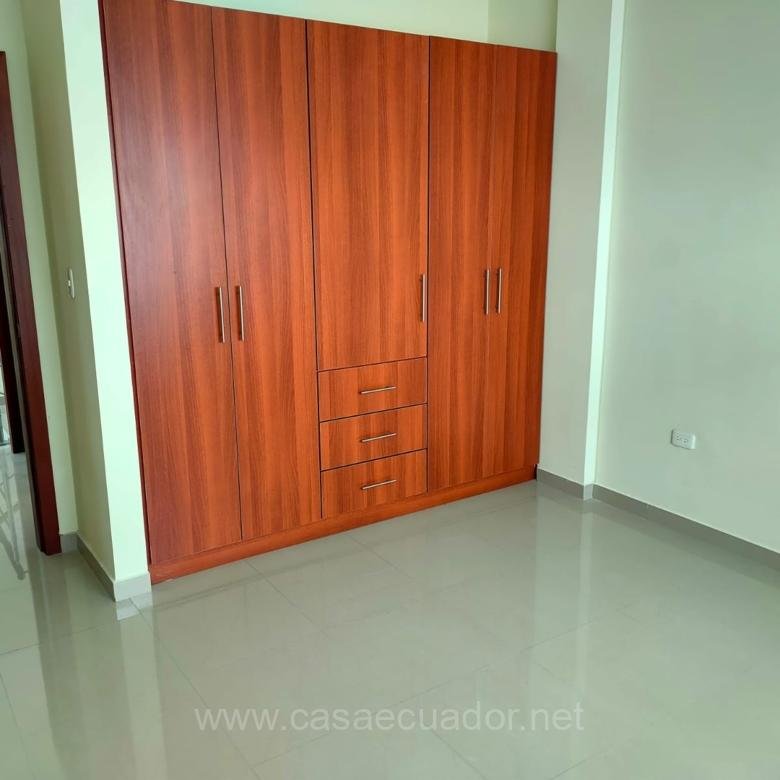 Casa independiente en venta en Capelo Sangolquí con jacuzzi y terraza